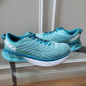 Hoka One Arahi 4 running shoes. Size women's 10D.